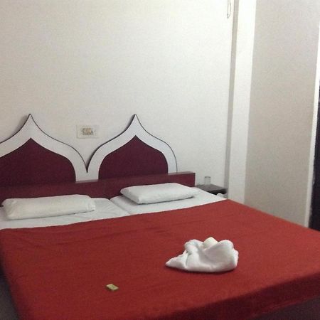 Hotel Safari อัครา ภายนอก รูปภาพ