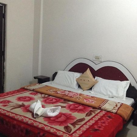 Hotel Safari อัครา ภายนอก รูปภาพ