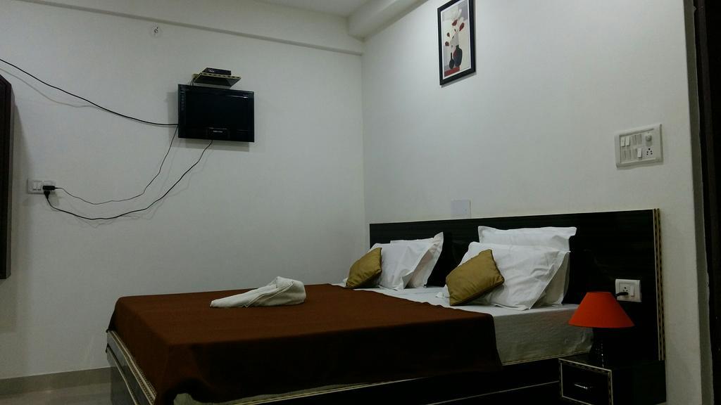 Hotel Safari อัครา ภายนอก รูปภาพ