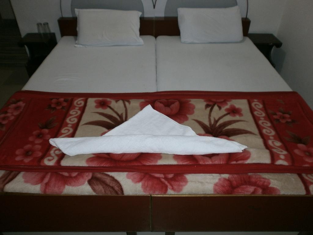 Hotel Safari อัครา ภายนอก รูปภาพ