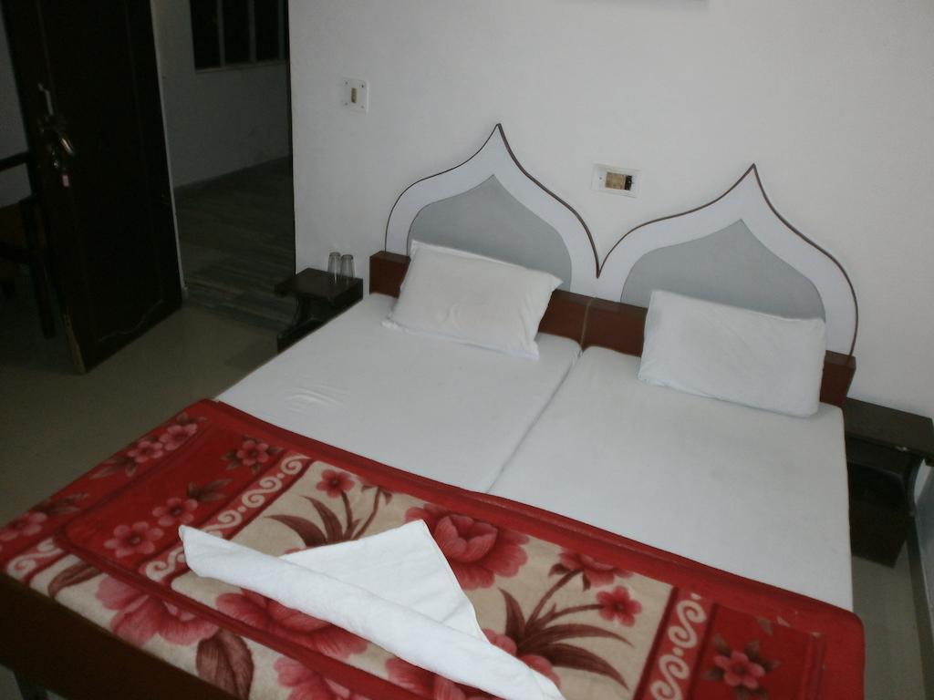 Hotel Safari อัครา ภายนอก รูปภาพ
