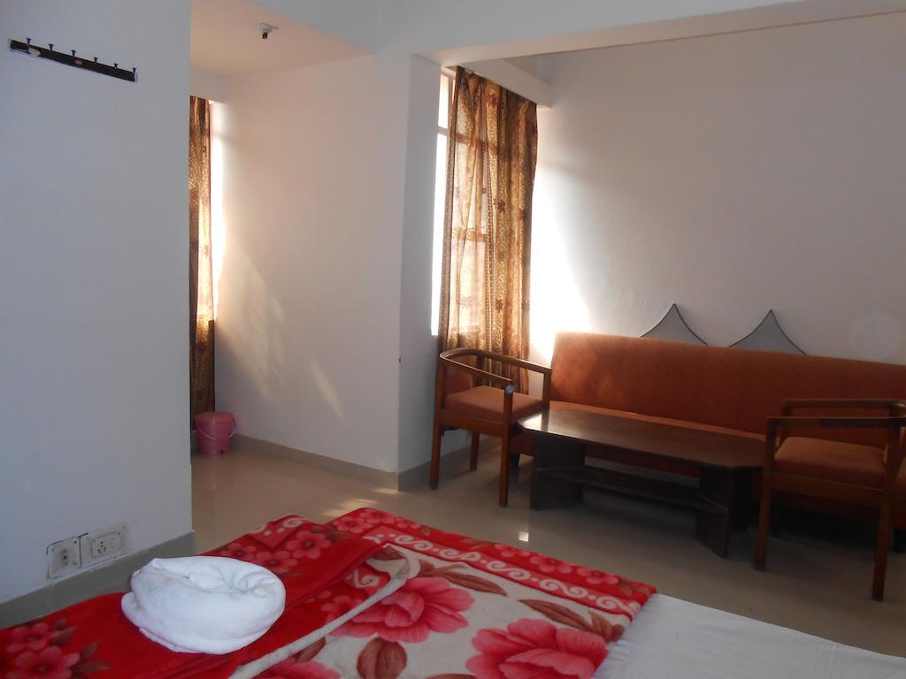 Hotel Safari อัครา ภายนอก รูปภาพ