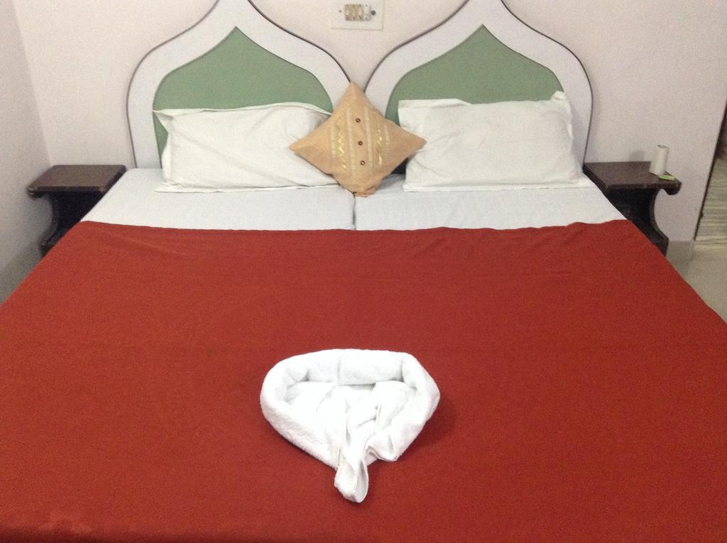 Hotel Safari อัครา ภายนอก รูปภาพ