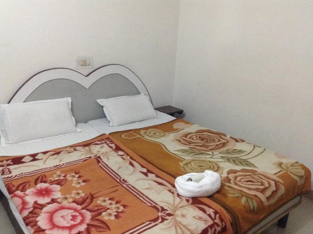 Hotel Safari อัครา ภายนอก รูปภาพ