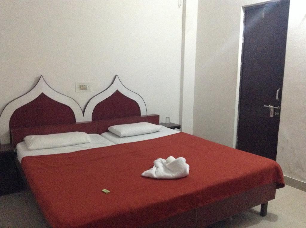 Hotel Safari อัครา ภายนอก รูปภาพ