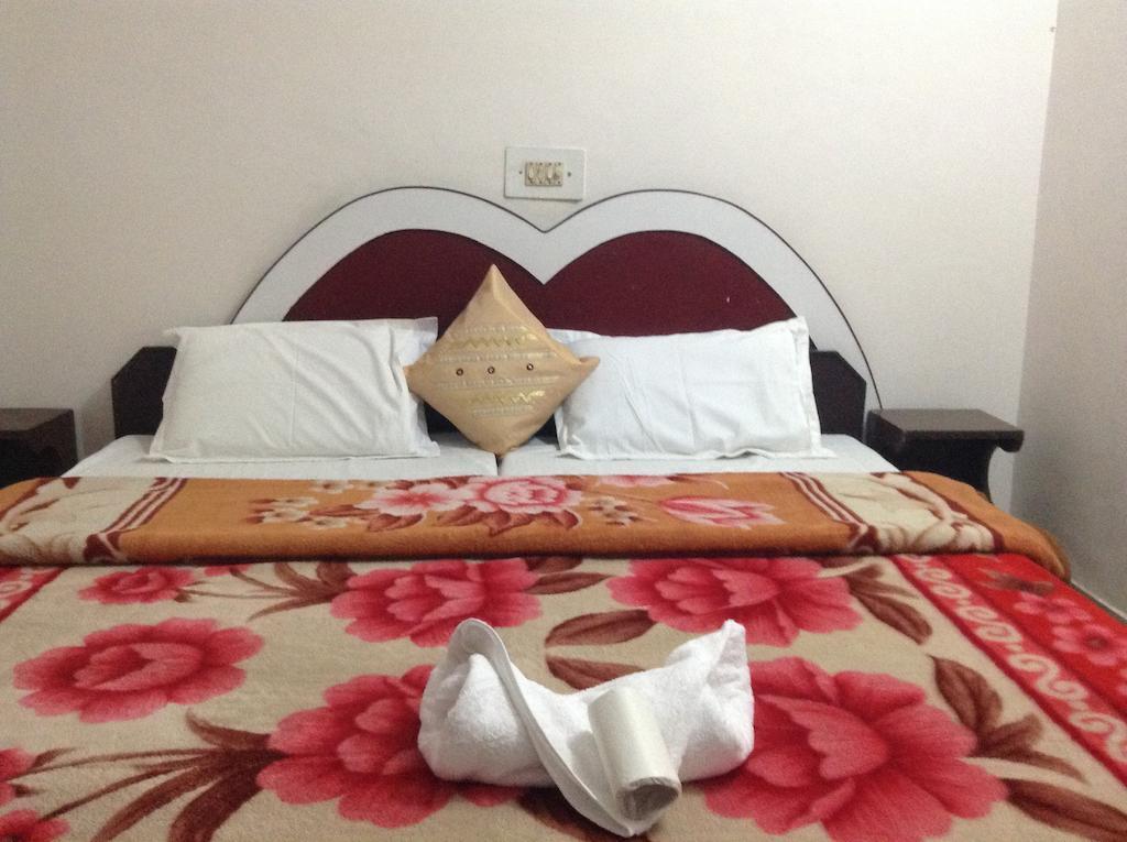 Hotel Safari อัครา ภายนอก รูปภาพ