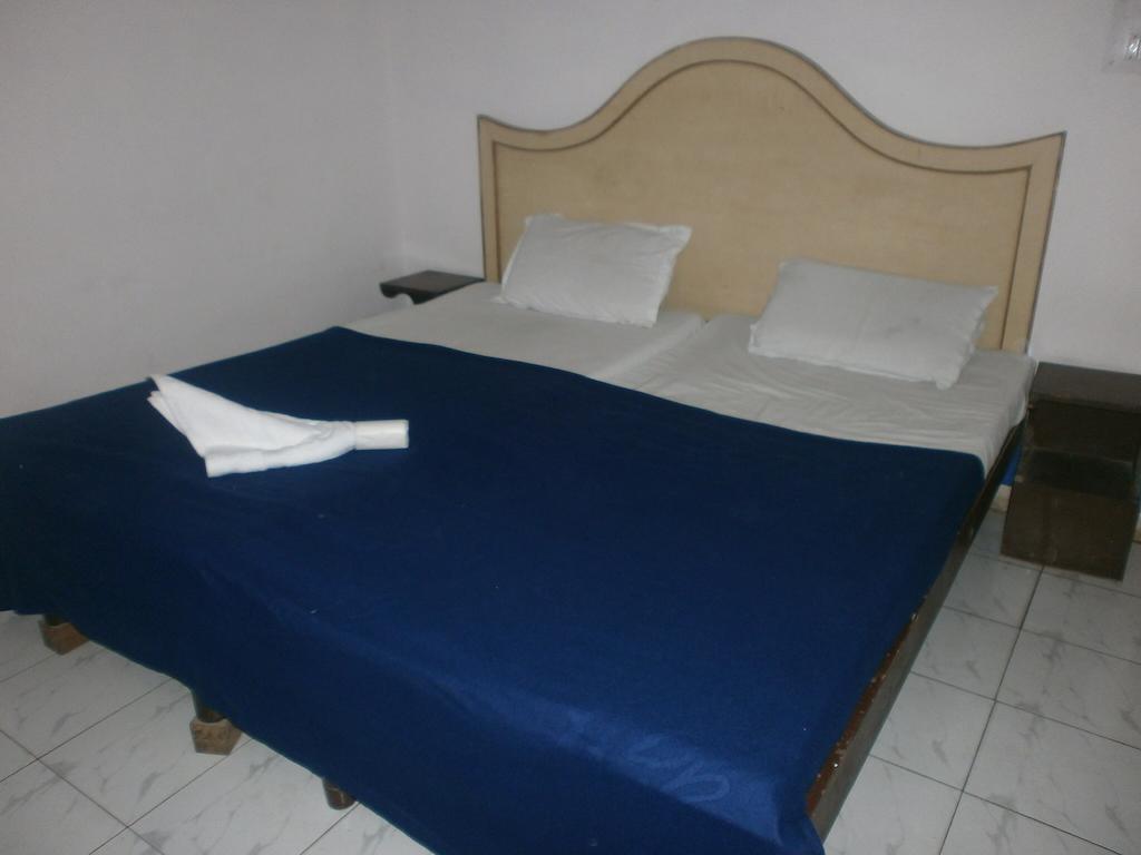 Hotel Safari อัครา ภายนอก รูปภาพ
