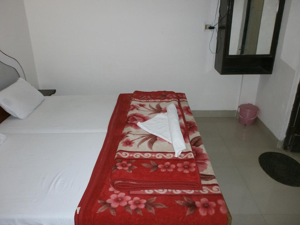Hotel Safari อัครา ภายนอก รูปภาพ