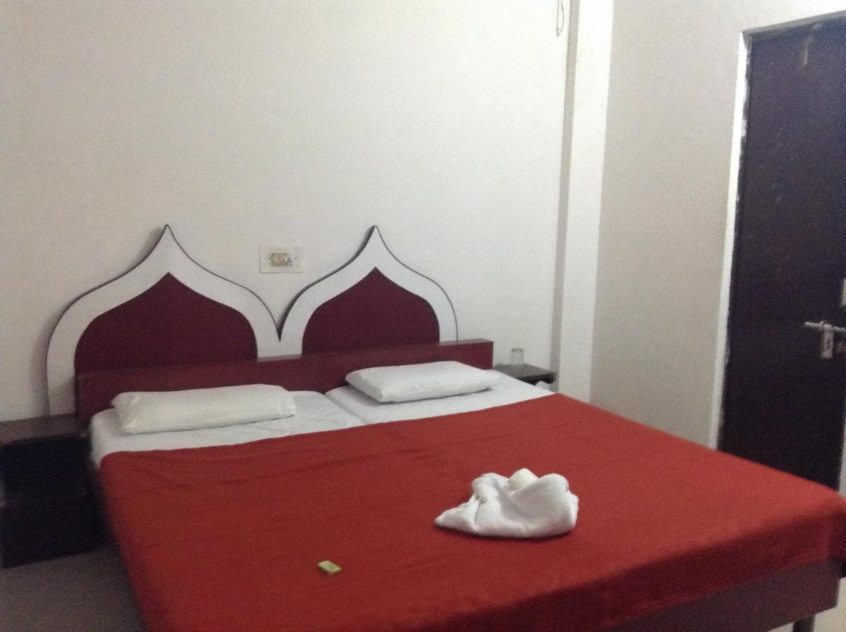 Hotel Safari อัครา ภายนอก รูปภาพ